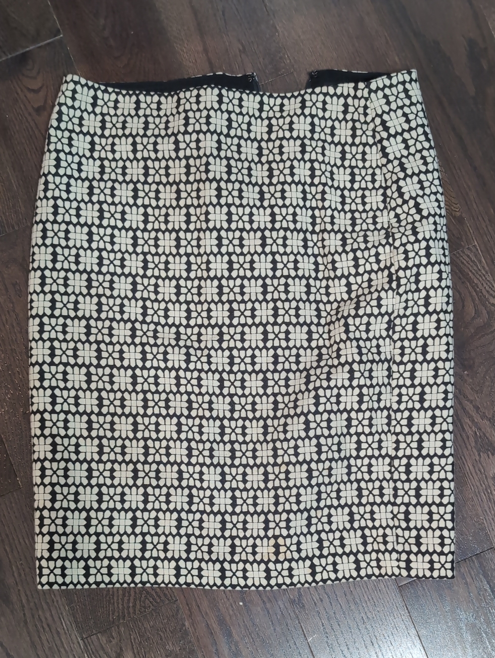 Banana Republic 2P Classic Black and Cream Patterned Pencil Skirt